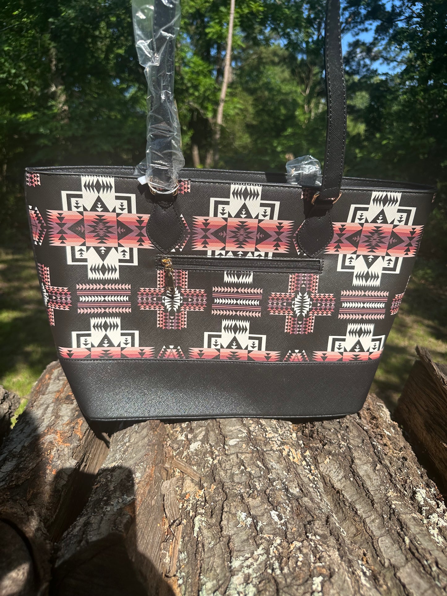 Large Purse with no zippers on the front